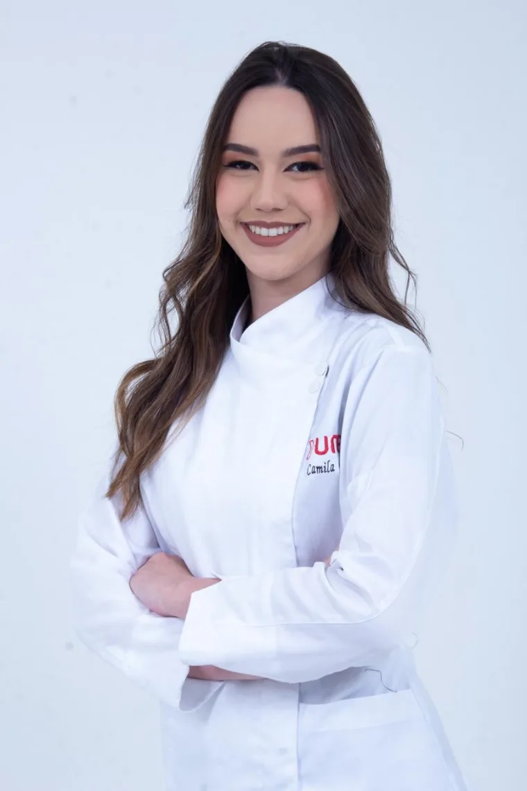 Camila Faria, chef formada em Gastronomia e fundadora da Lelé da Cookie