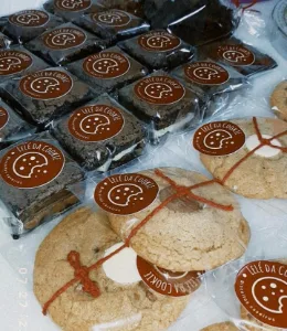 Produção embalada com etiqueta Lelé da Cookie